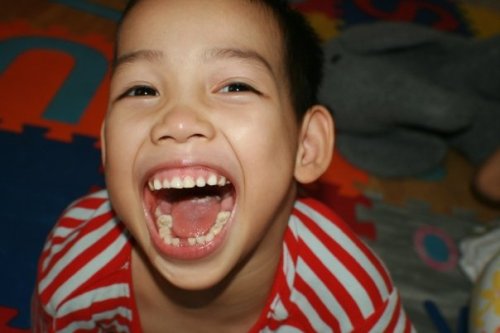 Tinh My girl, Tinh, with her ridiculously heart-stealing smile. She's probably cracking up cuz she just did something crazy:)